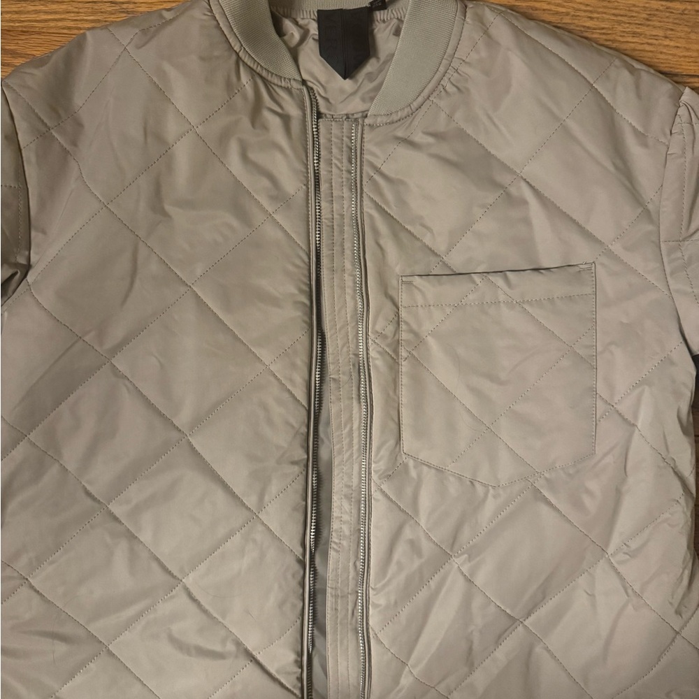 Vero Moda Natalie Lightweight Quilted Coat
Oatmeal Ladies Small NWOT - Picture 5 of 8